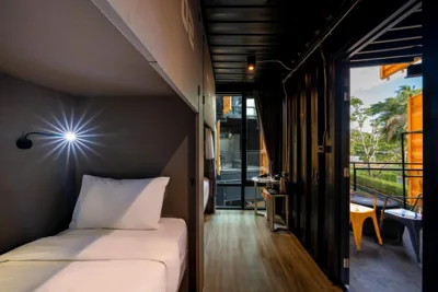 舒适三人间 — Hivetel Phuket